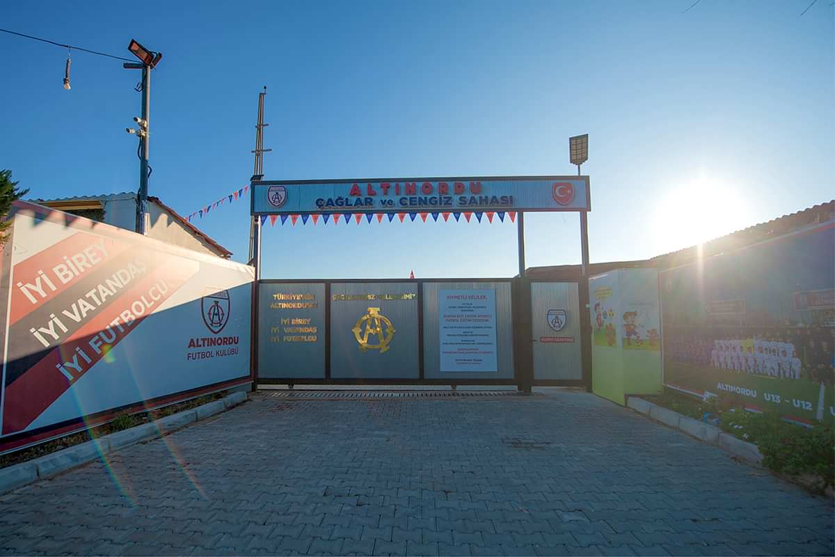 Çağlar ve Cengiz Futbol Eğitim Tesisi